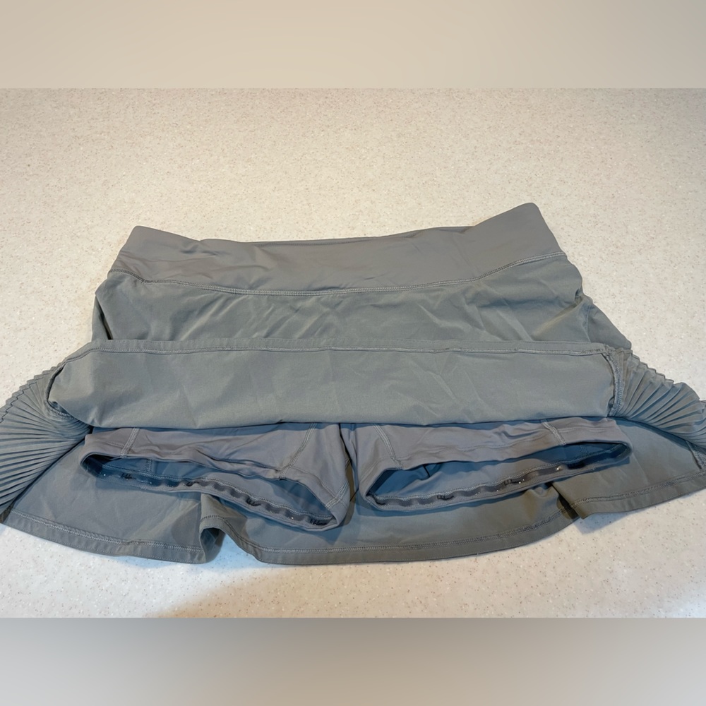 Lululemon Play off the pleats mid-rise skirt size 14